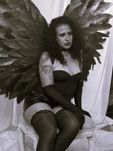 KatyraTaylor__ Fallen angel amateur 🪽 Foto 2