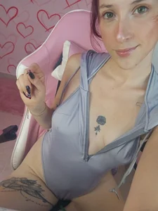 My weakness is in trusting and letting myself go. de danny_s22  3 Imagens