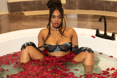 AgataRinaldi Bath with me 💦 Immagine  2