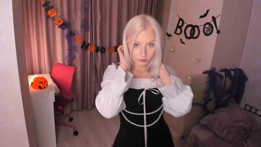 MonaCusson Public Pic