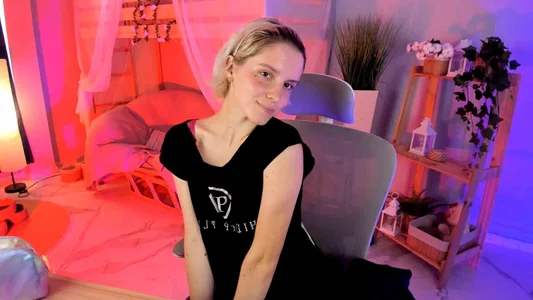 BethanyCloud almost no makeup, do you like it? Poză