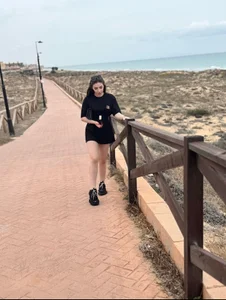 BurgundyMuse ​Skinny ​and ​naughty 💦​ Foto 2