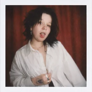 EviaVanveen white shirt <3 Pic