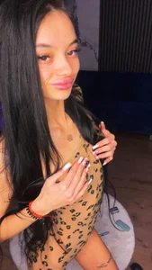 RachelRavee take a peak Pic 3