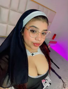 abigail_johnson I arrive so that they can confide in me 사진 3