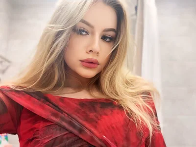 ElletteAle Baby in red✌️💖 Pic