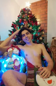 dylan_cross_: MERRY CHRISTMAS 🎀🫶🏻🧑🏻‍🎄 ( 7 фото)