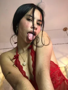🌹❤️ Red for love, dangerous for temptation. 🔥💋 de Miahotcs1  photos