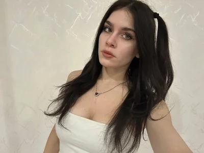 JeniceSourwine What do you think of my new hairstyle?🤭 Εικόνα 4