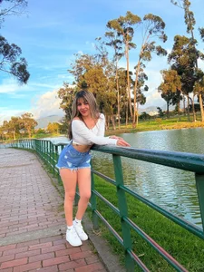 Charlothe_WrightPark in the park 🦋🌻 Bild 4