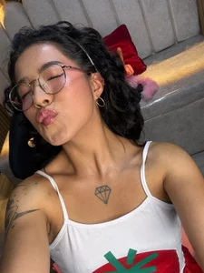 Lynn_turner "Every look from you is an invitation to lose myself in you." 🍒 Hình