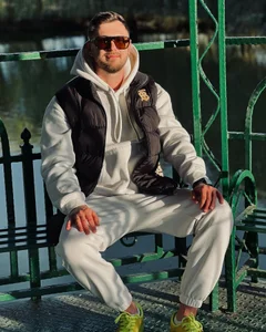 Public de hugedickedd  3 photos