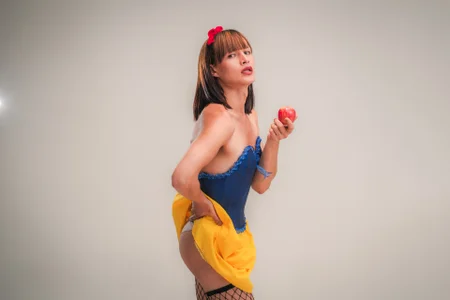 PaulinaLondra2 Public Pic