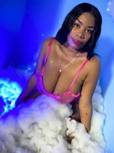 sammanta_boobs candy Pic 4