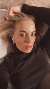 NellyBloom Public  5টি ছবি