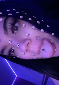 Elly🎀 de Ellybttn_  3 photos