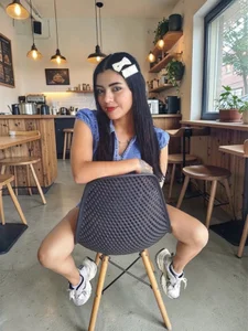 CristalLoren 👩 one afternoon drinking coffee ☕ Pic 5