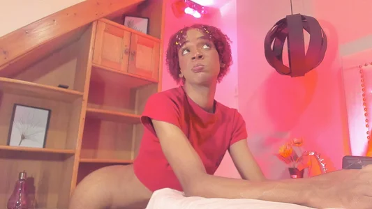 DakotaRosee I like my red look and you? Pic 6