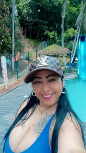 estephany_queen pool day Pic