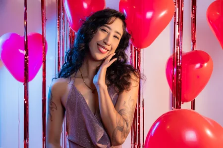 GabyPetit Everything happens under red lights: desire, tension and surrender.💋 Immagine  2