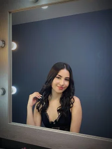 LucieMartinのMirror of seductionの枚の写真