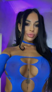 Kasandra_One Get to know me  9টি ছবি