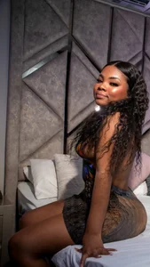 Valentina-Garcia Public Pic 5