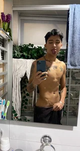 tom_HowardのSexyの 2枚の写真