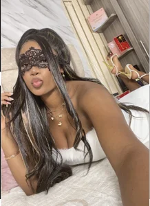 emilyoliver 🤍  2টি ছবি