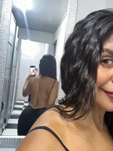 ada_lee1 Shall we have dinner together? Bilde 3