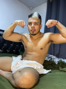 Naughty_Charly kam voller Begeisterung aus dem Badezimmer Immagine  2