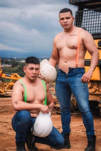 AndyandFran You would want to be with these builders close to home🥵 Hình 3
