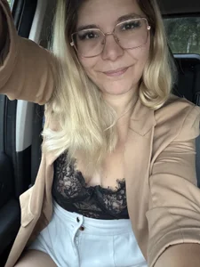 Emy-Lana Public Pic 3