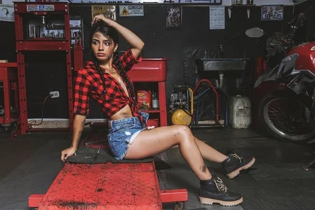 KIMMY_MONTIELL mecanica sexy صورة واحدة|KIMMY_MONTIELL mecanica sexy صورتان|KIMMY_MONTIELL mecanica sexy  3 صور|KIMMY_MONTIELL mecanica sexy  3 صورة