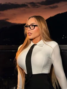 Lizztayler14 Obey your secretary. Foto 4