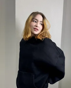 JuIianneDelfino Public Pic 2