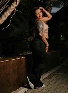 juana_valkiria“claim invisible territories.” 😈 Bild 8