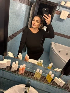 SophiePamela Bathroom selfie Pic 6