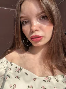 Whispers of Desire od Curvy_Dynamite_  8 snímek