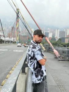 Calm on the outside. Perverse inside. 🎭 de matteosantos  2 photos