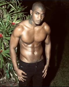 LOGAN_DRAKE Public  5টি ছবি