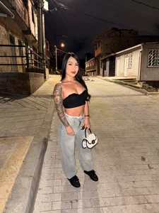 mia_thron Public Pic 2