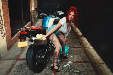 ValeryRossell a naughty cleaner Foto 4