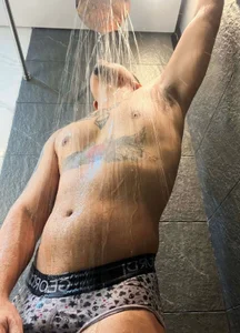 JoshMillerr_ Burning shower💦 Foto