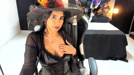 Ivy_16 halloween Pic 3