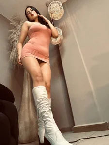 MaddisonLowe Subtle and delicate Pic 7