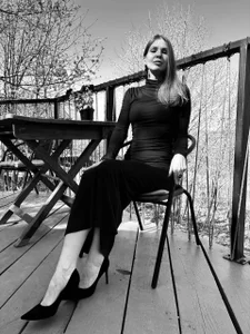 ReginaSparkle Lady in Red Pic 3