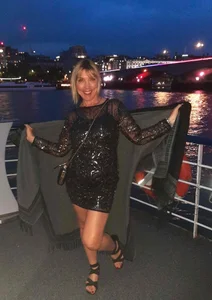 NAWTYClassyBritMILF casual Immagine  4