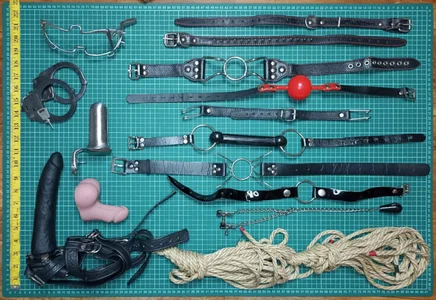 VermilionThorn Toys and Props Pic 3