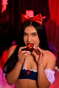 KamyVega_ HALLOWEEN 🎃🍎 Pic 2